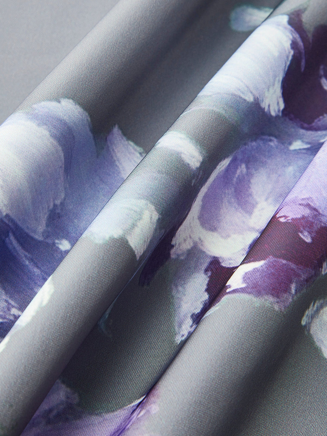 Saten Çiçek Desenli Yan Yırtmaçlı Elbise