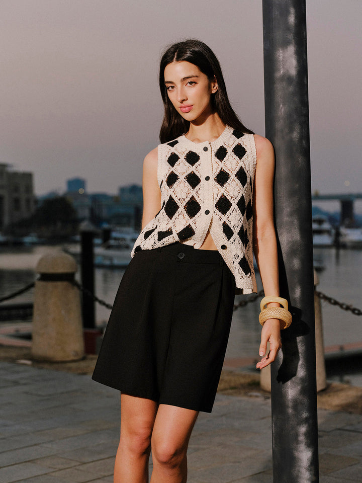 İşlemeli Elmas Desenli Örgü Yelek