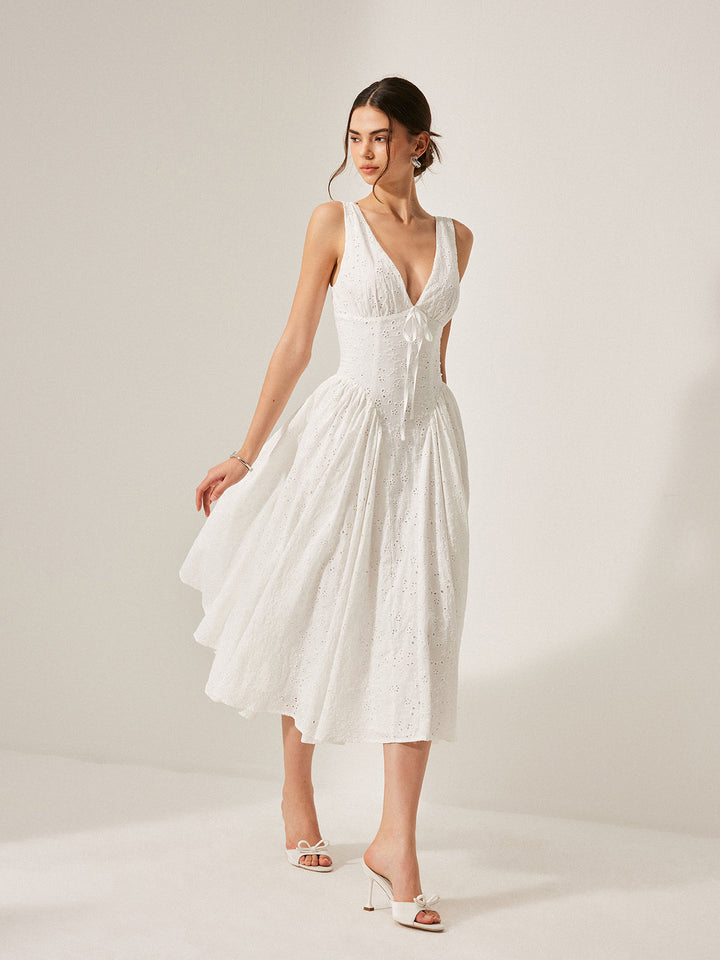 Pamuklu İşlemeli Sırt Bağcıklı Elbise