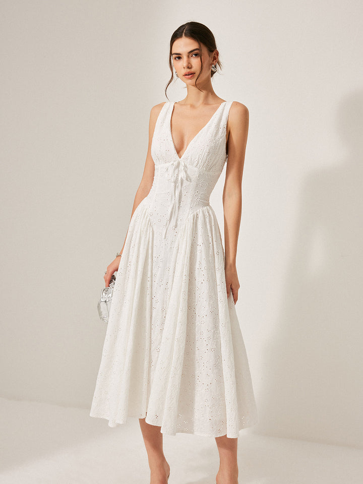 Pamuklu İşlemeli Sırt Bağcıklı Elbise