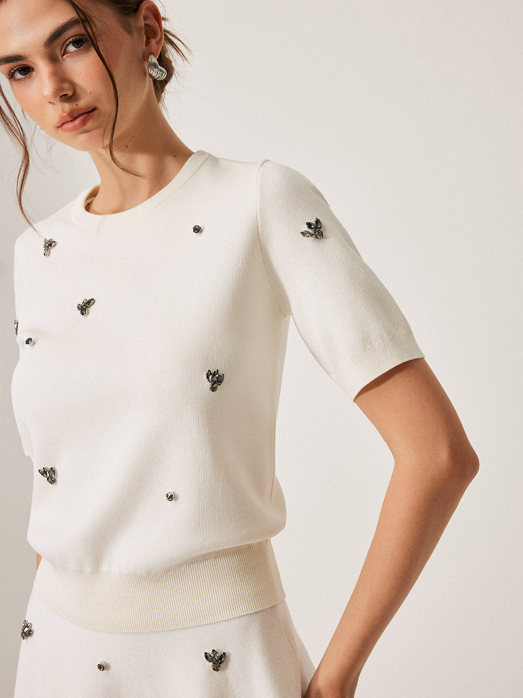 Kısa Kollu Metal Detaylı Düz Kazak