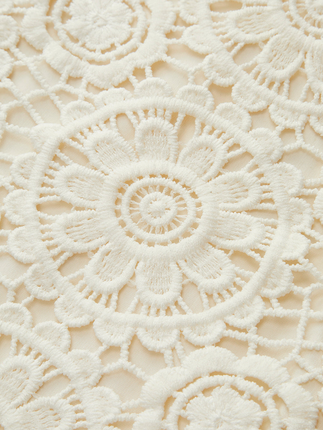 Kolsuz Dantelli Dantel Üst Ve Volanlı Kenar