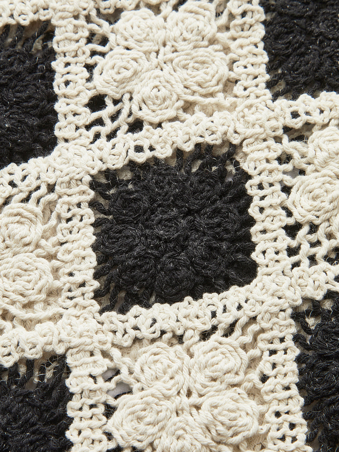 İşlemeli Elmas Desenli Örgü Yelek