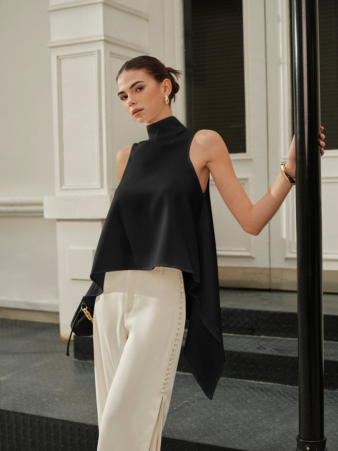 Asimetrik Balıkçı Yaka Kolsuz Üst