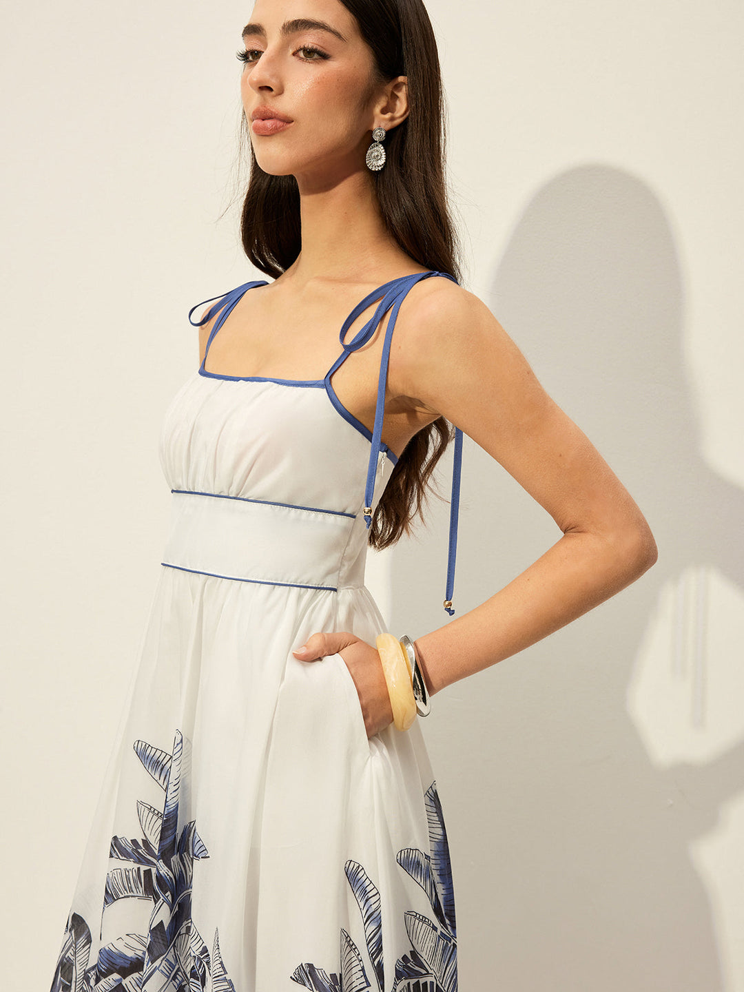 Tropikal Desenli Bağcıklı Elbise