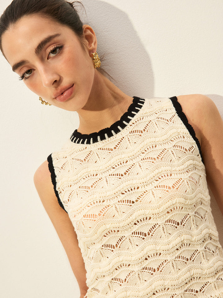 Tığ İşi Kontrast Süslemeli Kazak Yelek