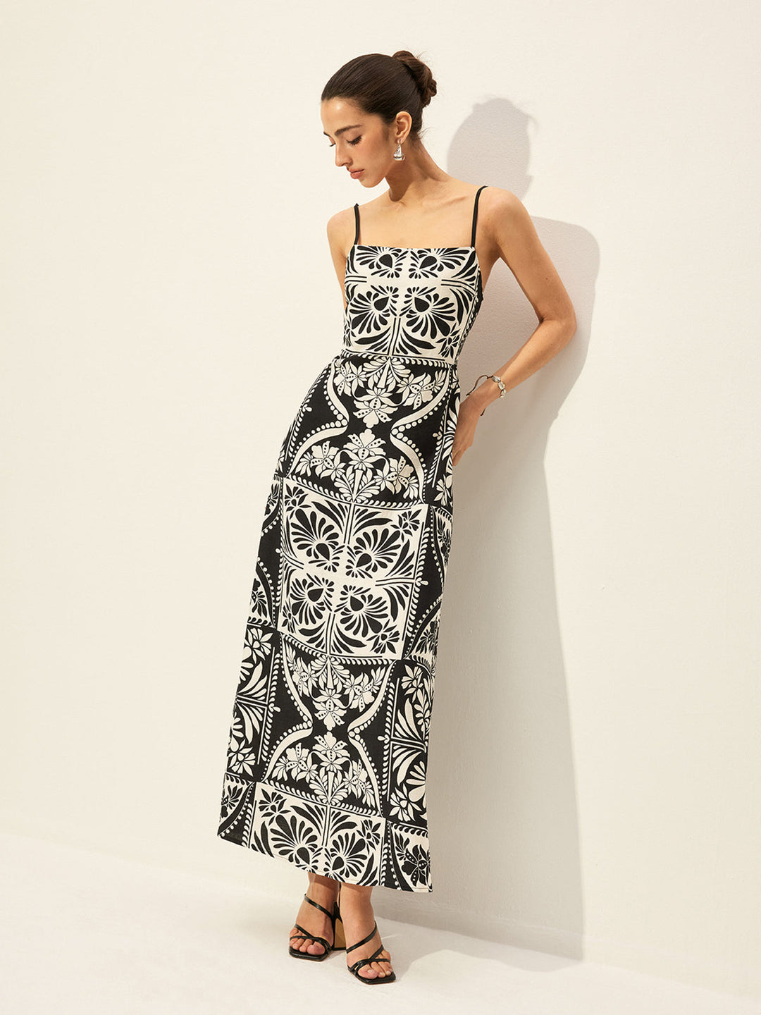 Çiçek Desenli Askılı Elbise