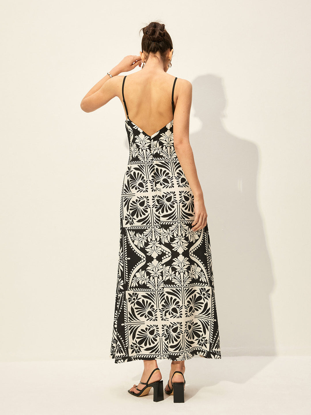 Çiçek Desenli Askılı Elbise