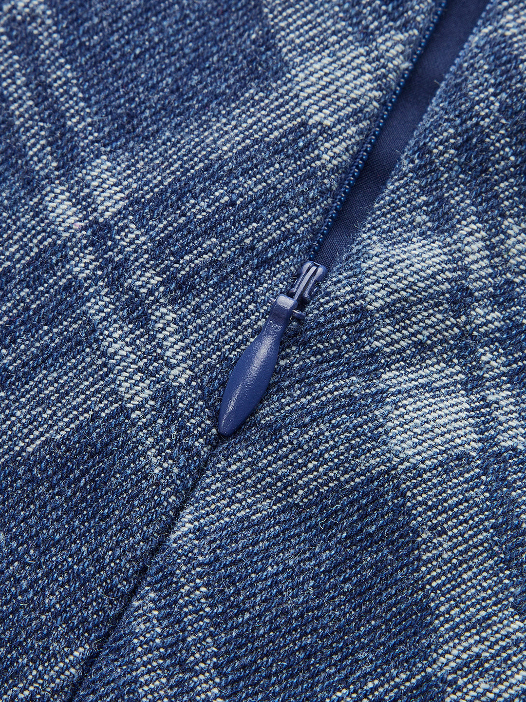 Metal Düğmeli Yuvarlak Yaka Dekor Cepli Kot Elbise