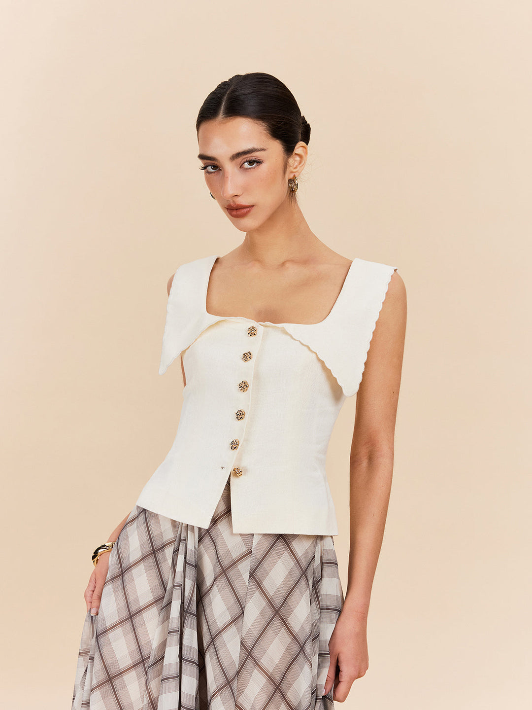 Pamuk Ve Keten Taraklı Yaka Düğmeli Üst