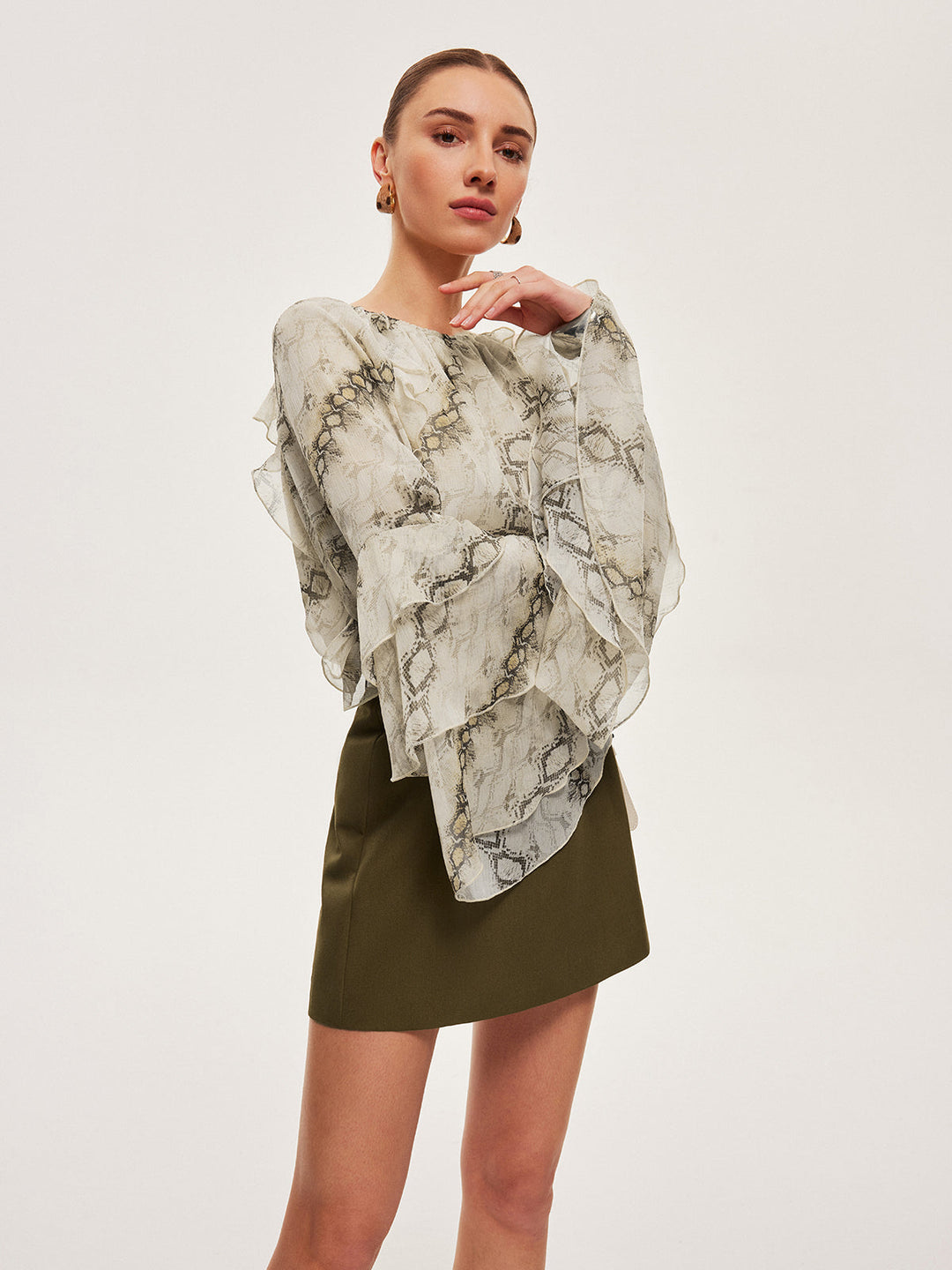 Yarı Şeffaf Baskılı Volanlı Kollu Şifon Bluz