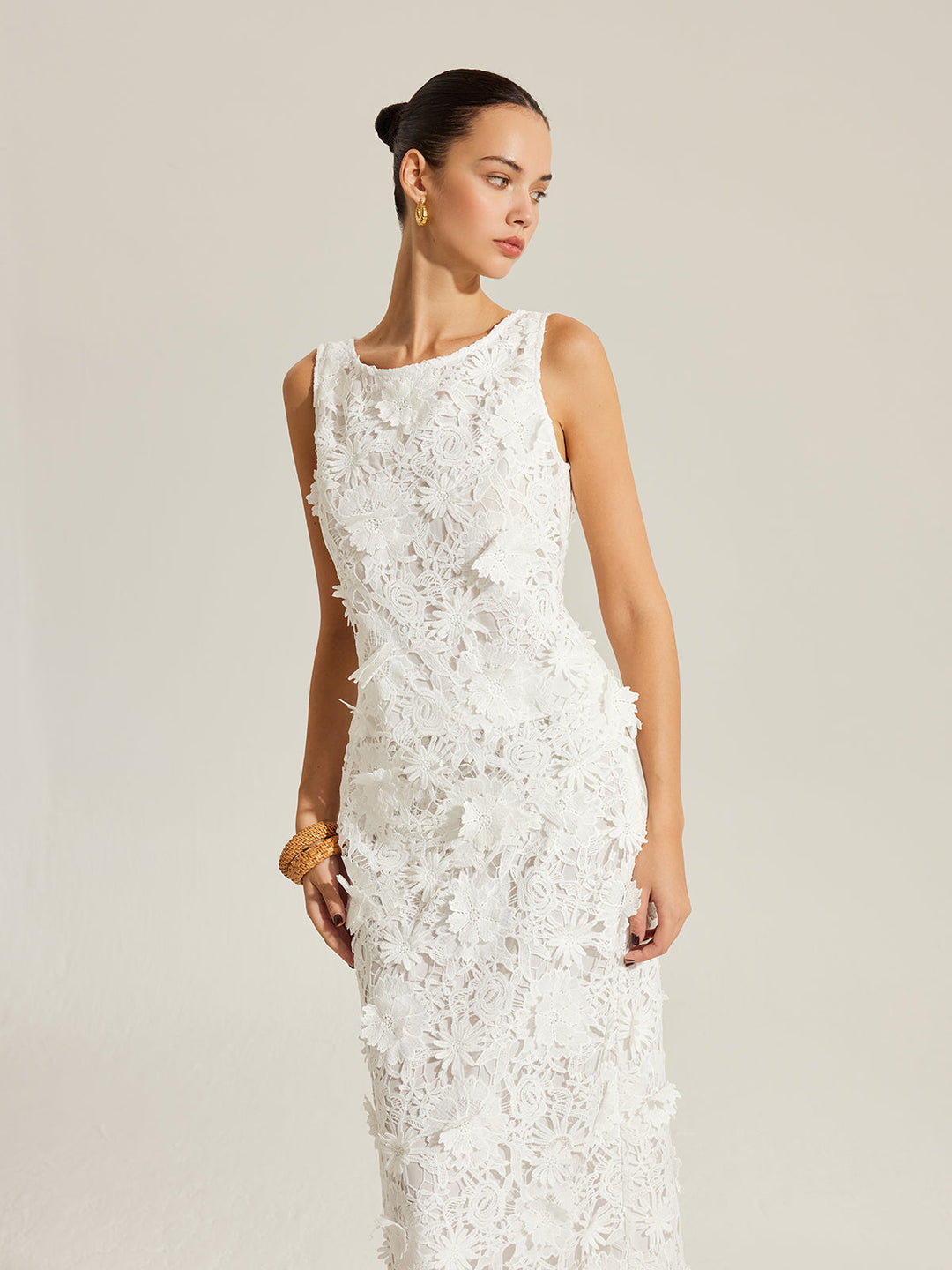 Çiçek İşlemeli Kolsuz Dantel Üst