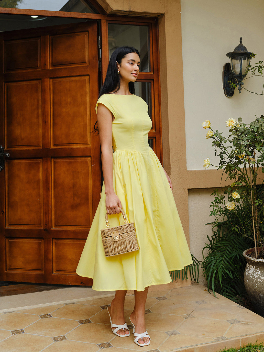 Açık Sırtlı Kısa Kollu Elbise