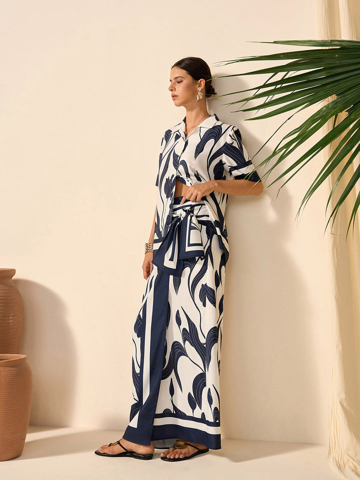 Çiçek Desenli Yarı Şeffaf Düğmeli Gömlek