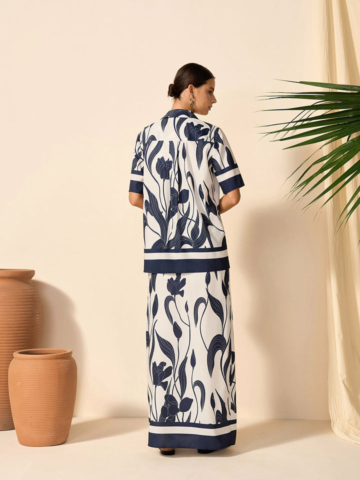 Çiçek Desenli Yarı Şeffaf Düğmeli Gömlek