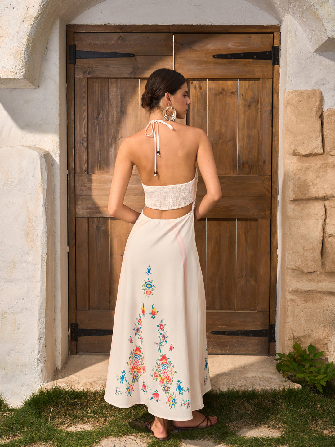 Çiçek Desenli Sırtı Açık Askılı Elbise