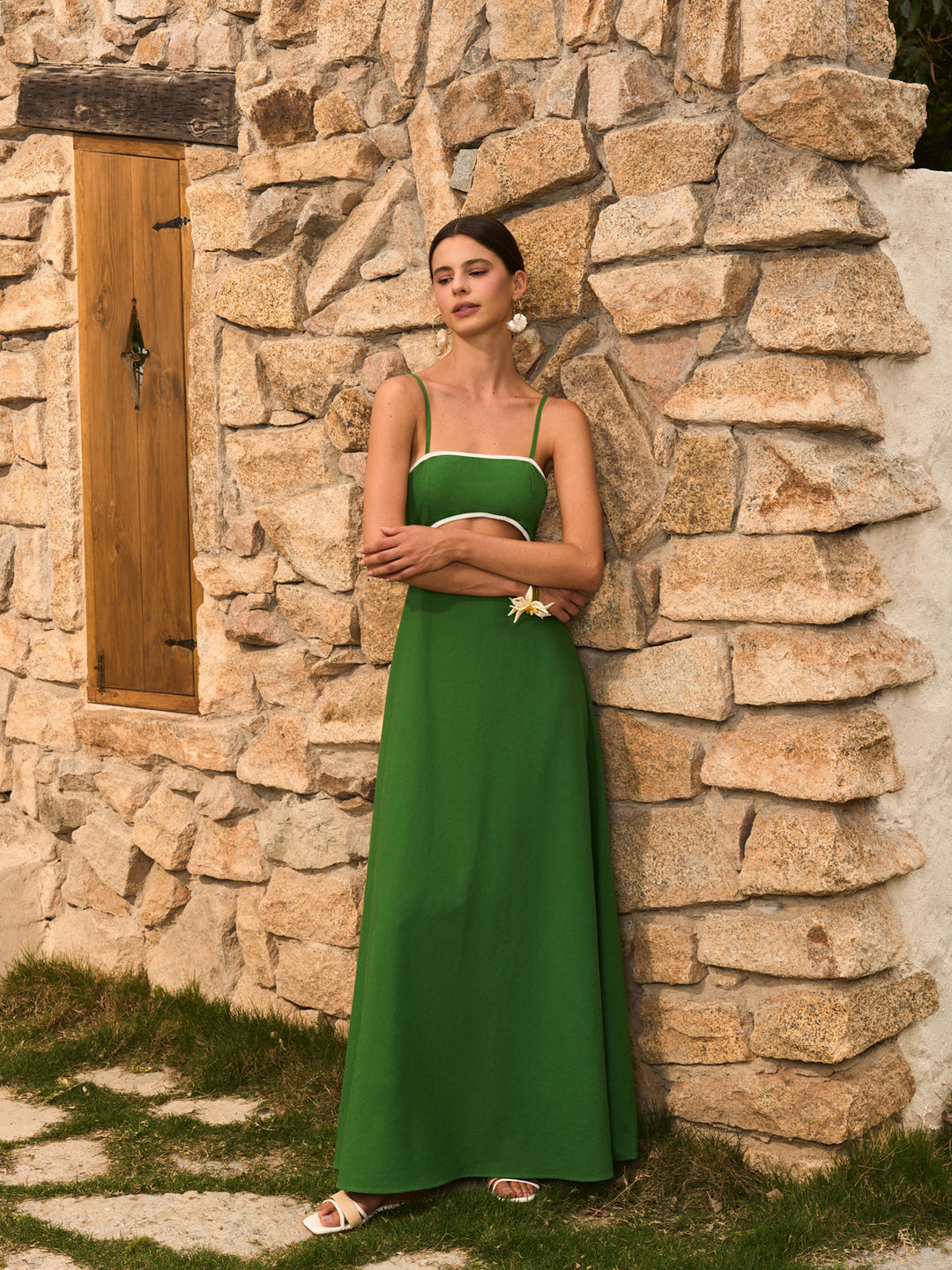 Pamuklu Ve Keten Sırtı Fiyonklu Kesik Elbise