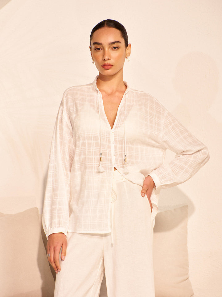 Yarı Şeffaf Püsküllü Kravat Gömlek