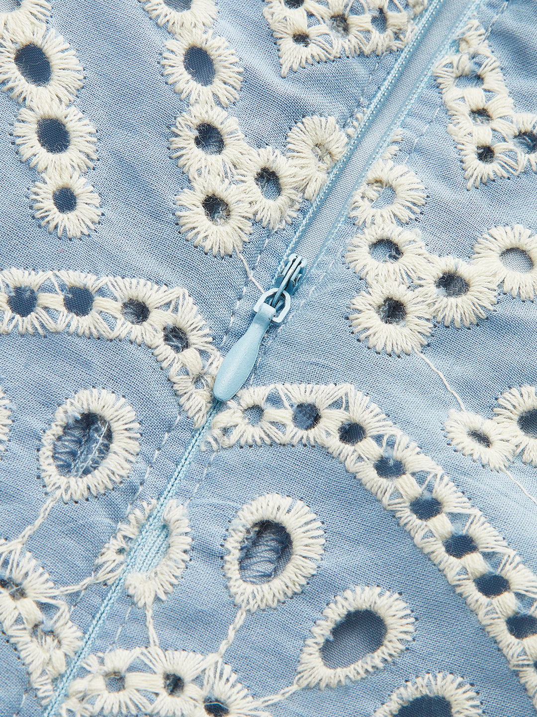 Yarı Şeffaf İşlemeli Gözlü Askılı Elbise