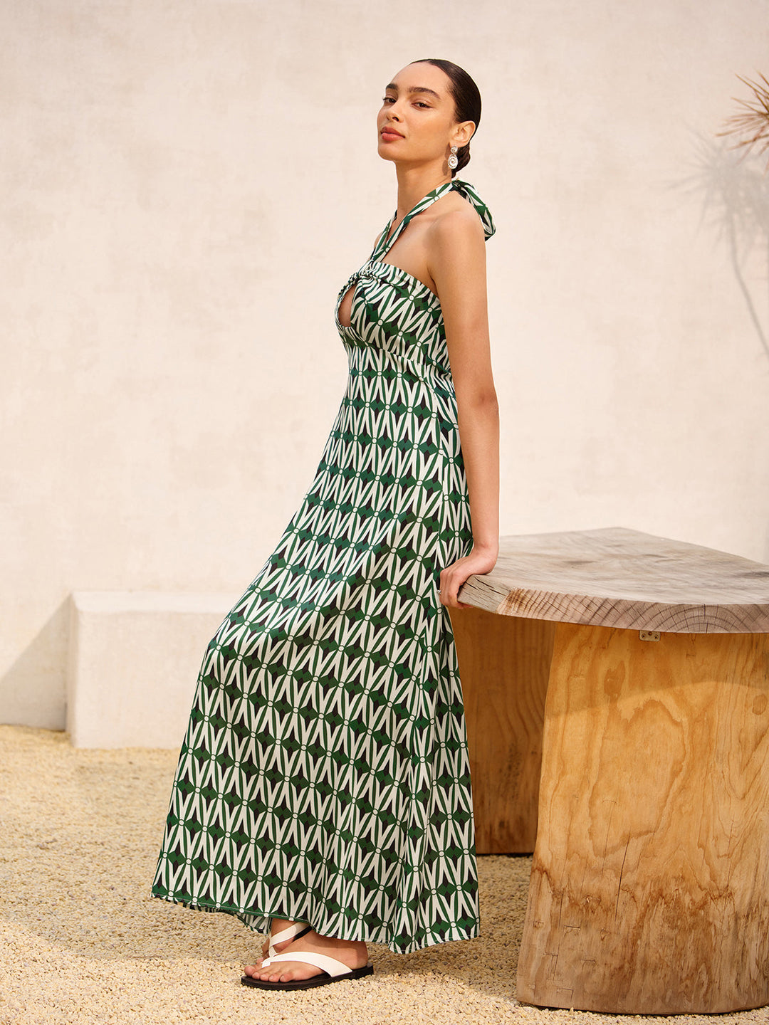 Halter Yaka Anahtar Deliği Elbise