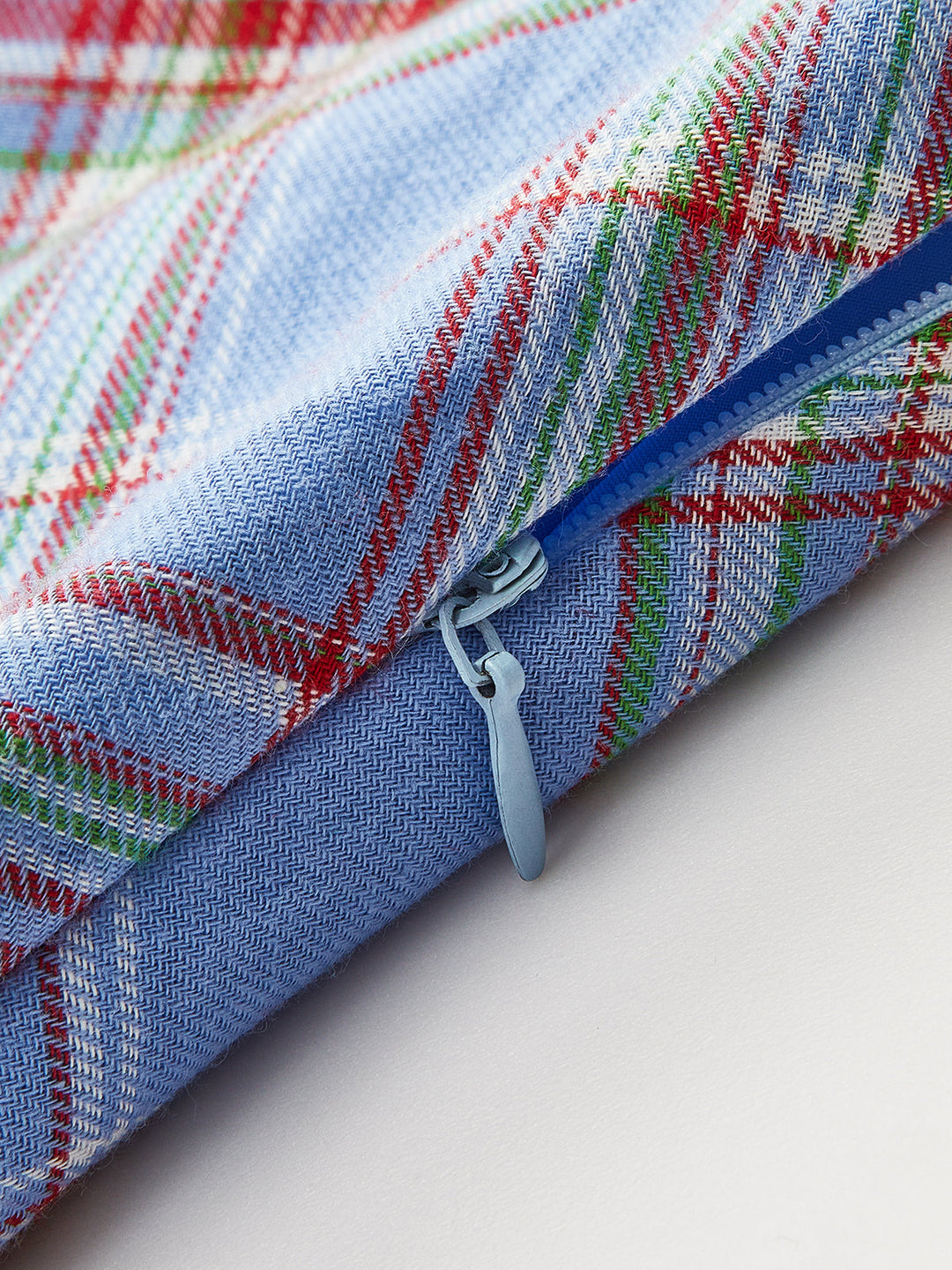 Ekose Önden Fiyonklu Askılı Elbise