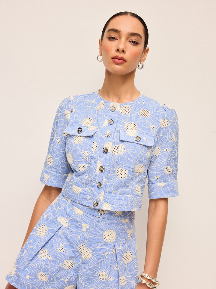 Çiçek İşlemeli Önü Düğmeli Kısa Üst