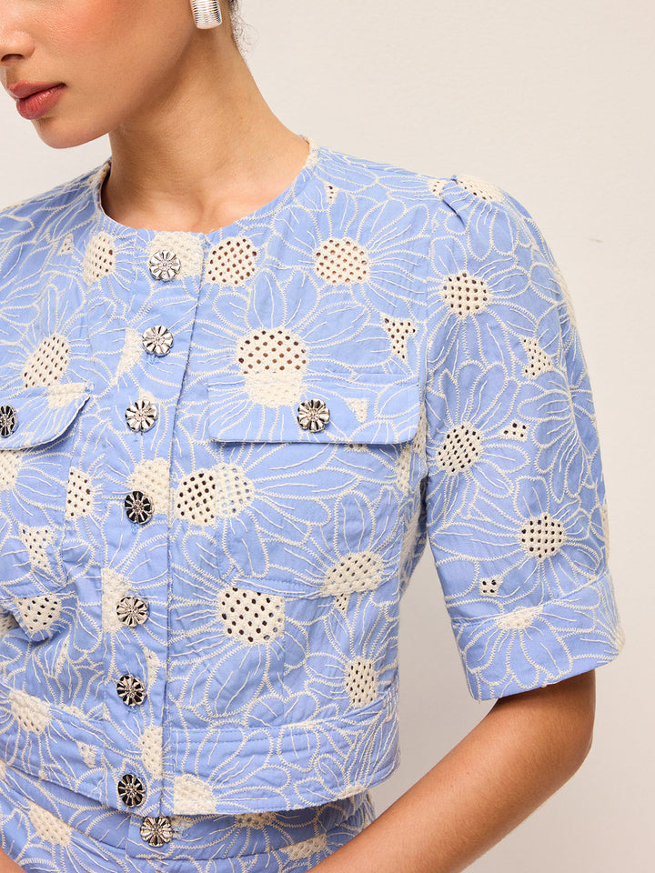 Çiçek İşlemeli Önü Düğmeli Kısa Üst