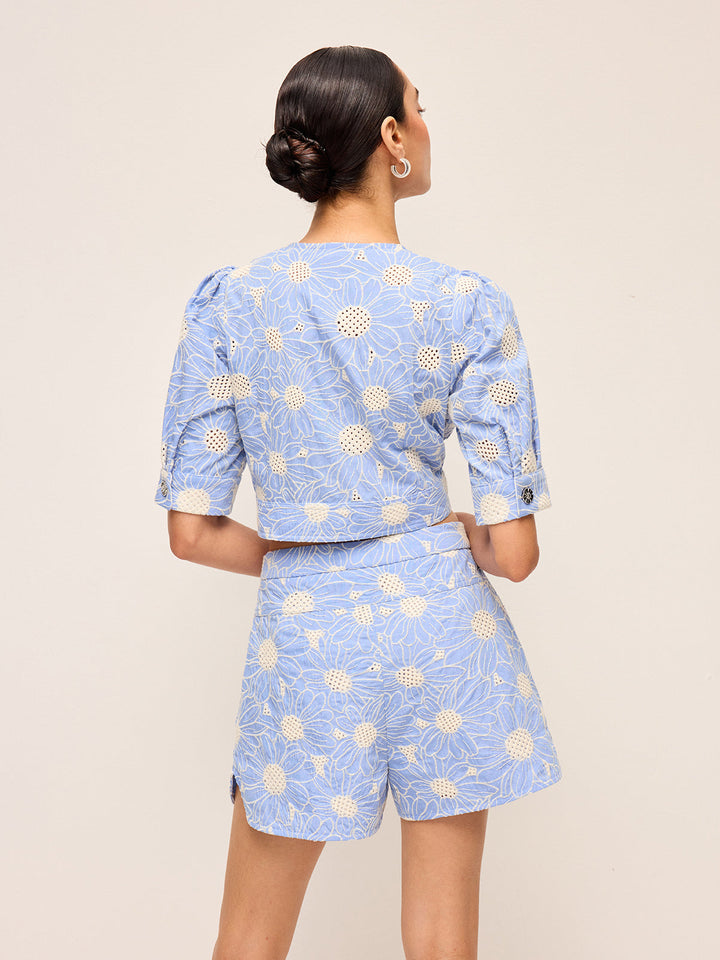 Çiçek İşlemeli Önü Düğmeli Kısa Üst