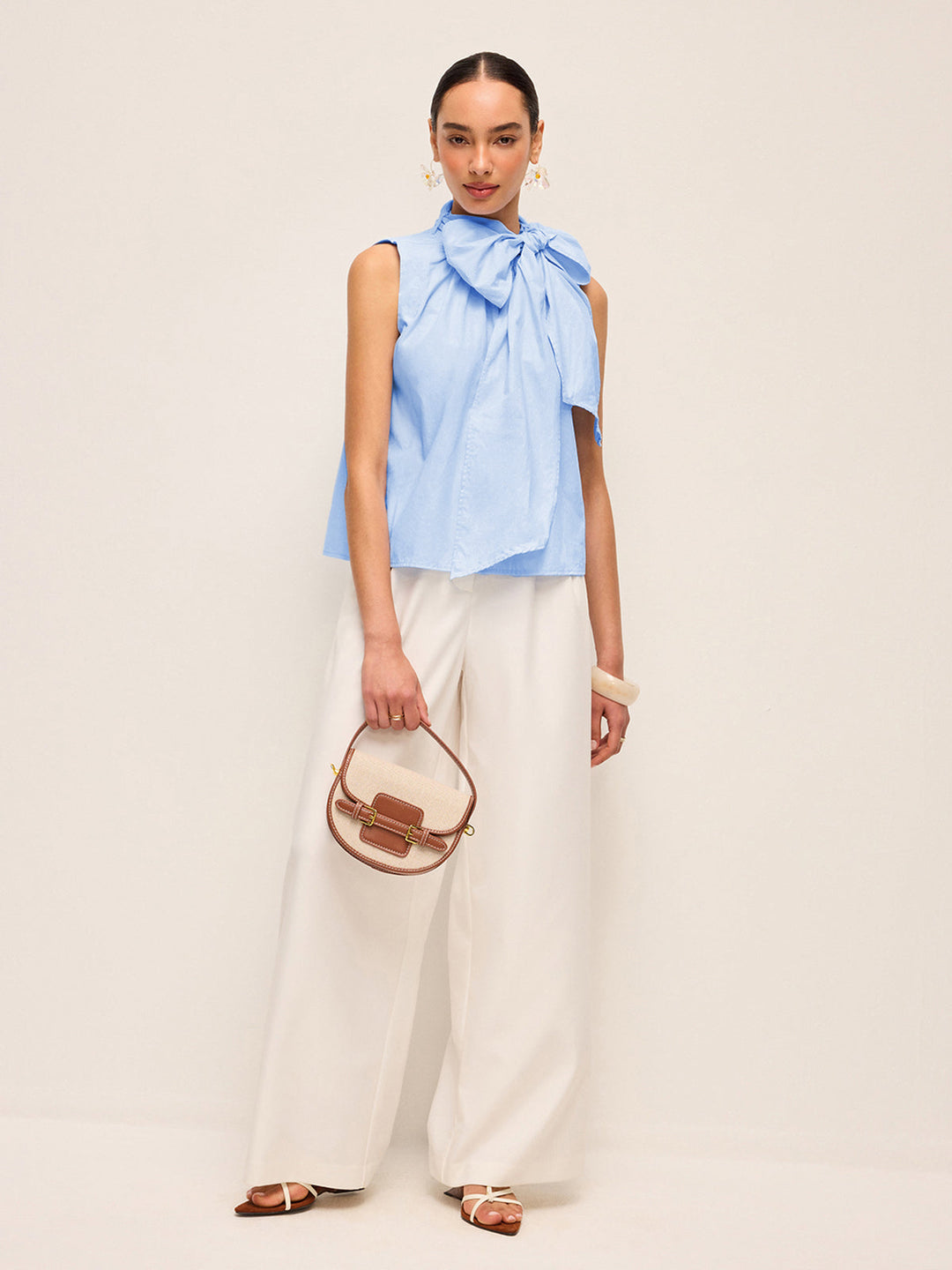 Büyük Boy Fiyonk Yaka Kolsuz Üst