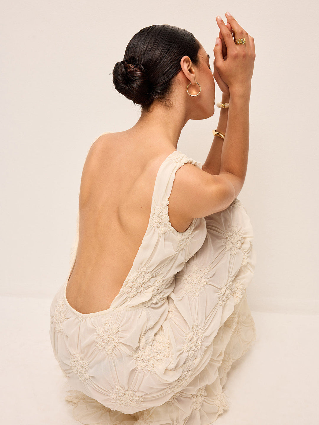 Zarif İşlemeli Yırtmaçlı Uzun Elbise