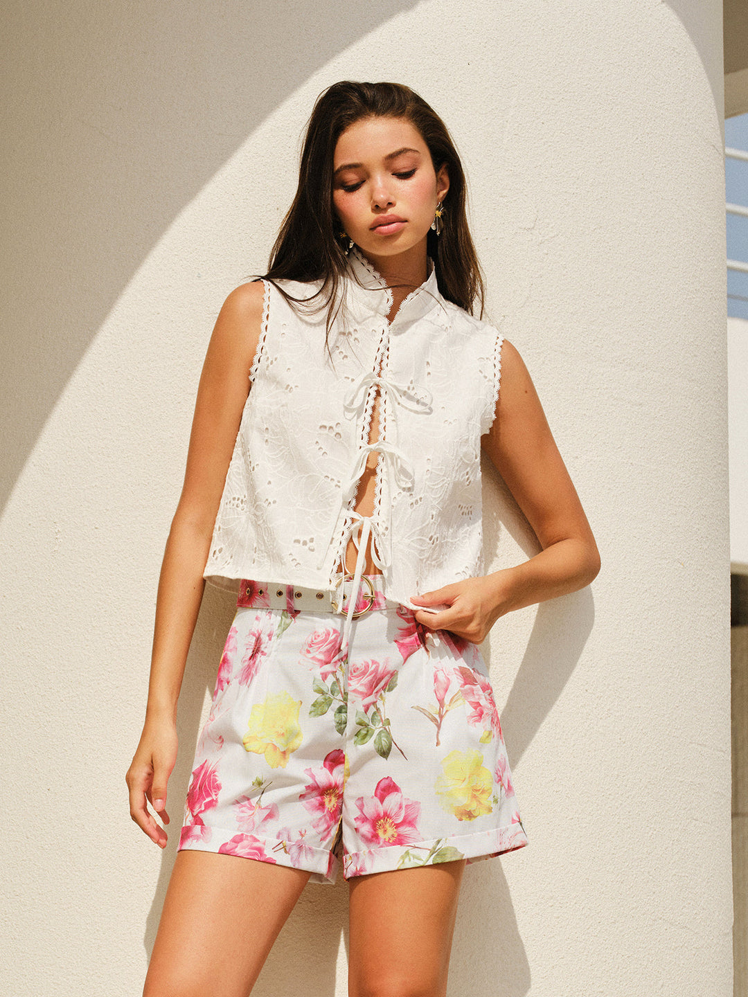 Kolsuz Gözlü Bağcıklı Kısa Üst