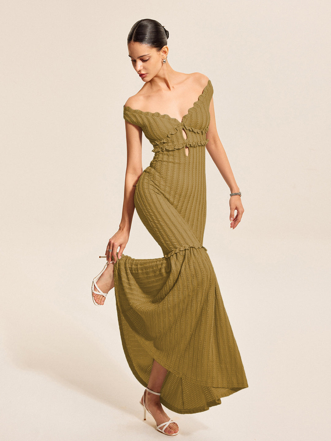 Omuz Açık Volan Detaylı Elbise