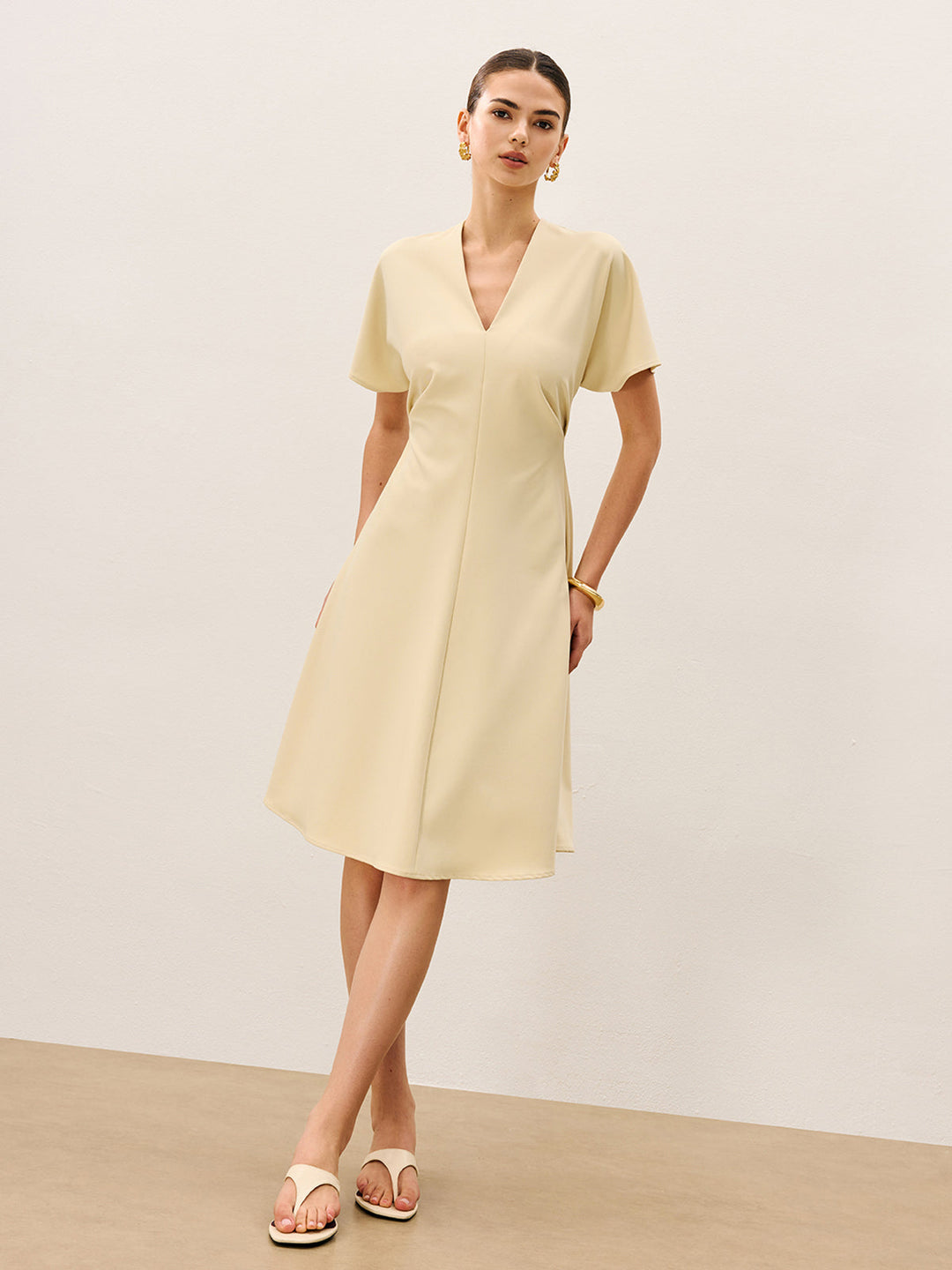 V Yaka Kısa Kollu Midi Elbise