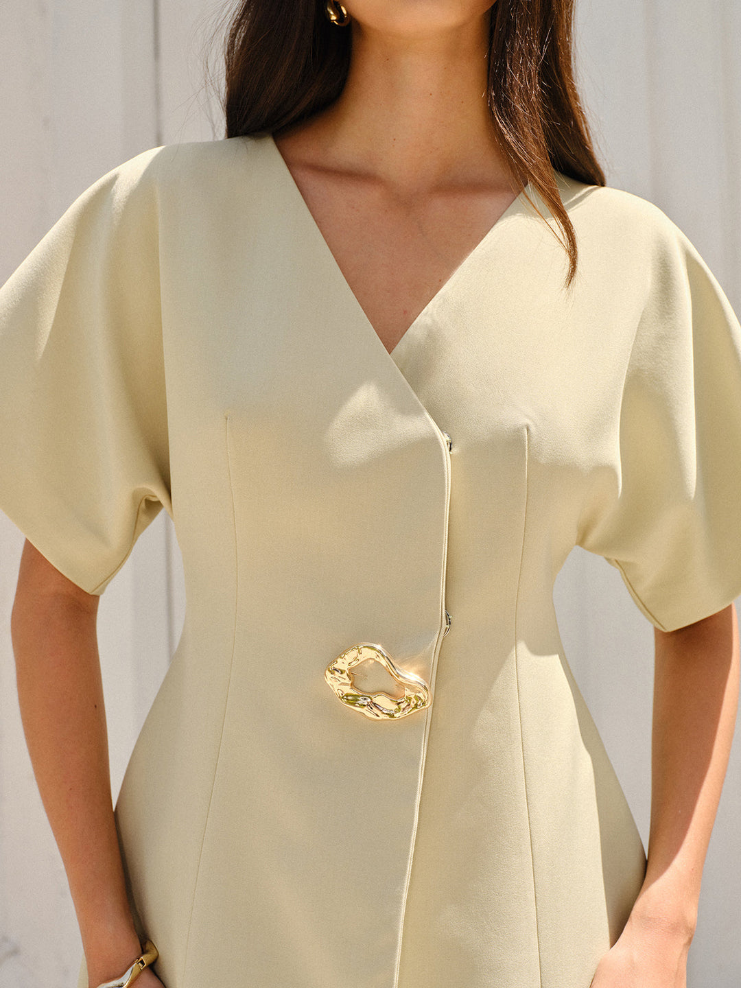 Kısa Kollu V Yaka Düğmeli Mini Elbise