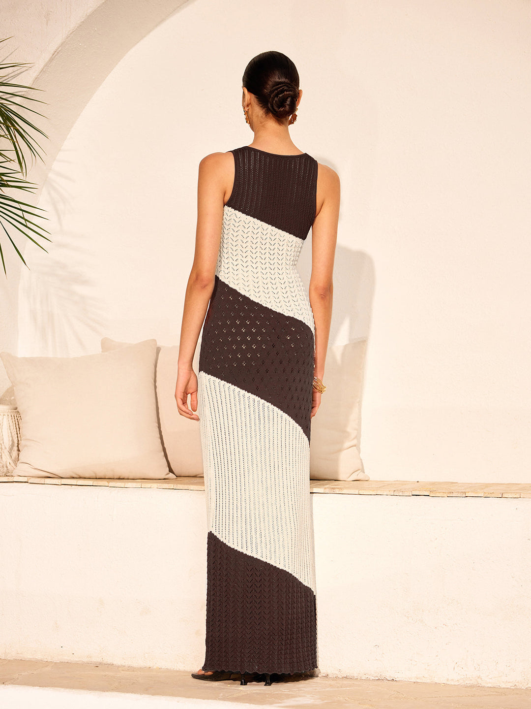 İki Renkli Tığ İşi Ön Bağcıklı Örgü Elbise