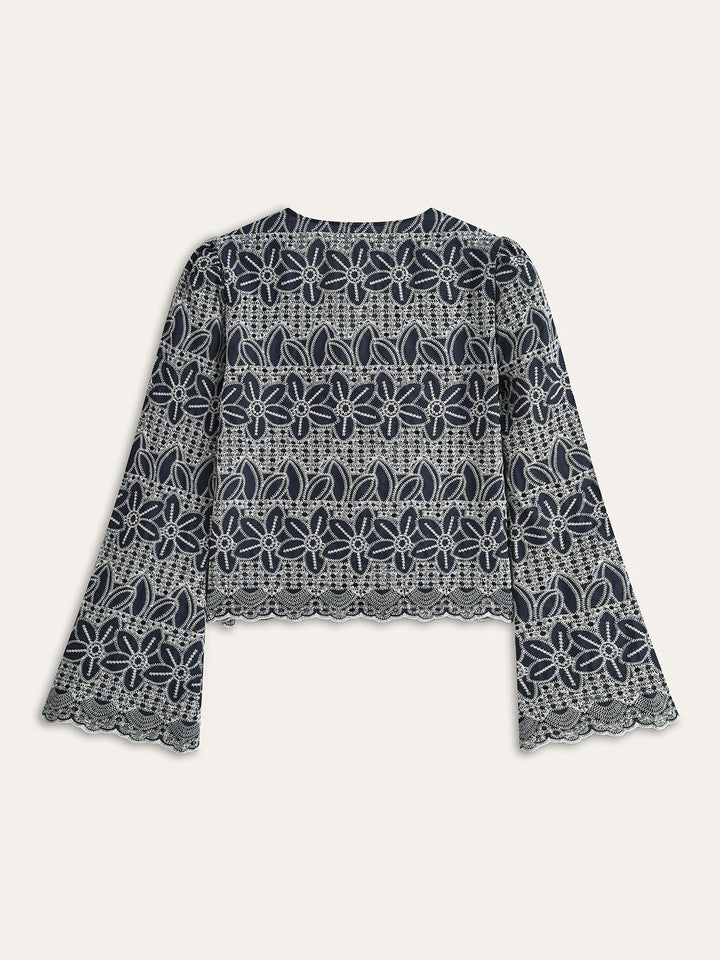 Önü Bağcıklı İşlemeli Bluz