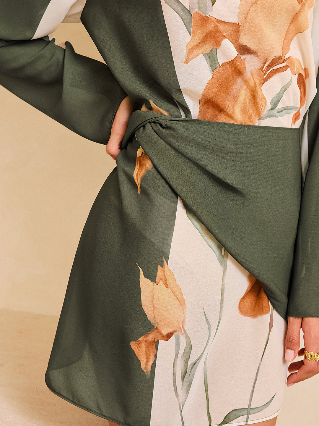 Çiçek Desenli Uzun Kollu Sarma Elbise