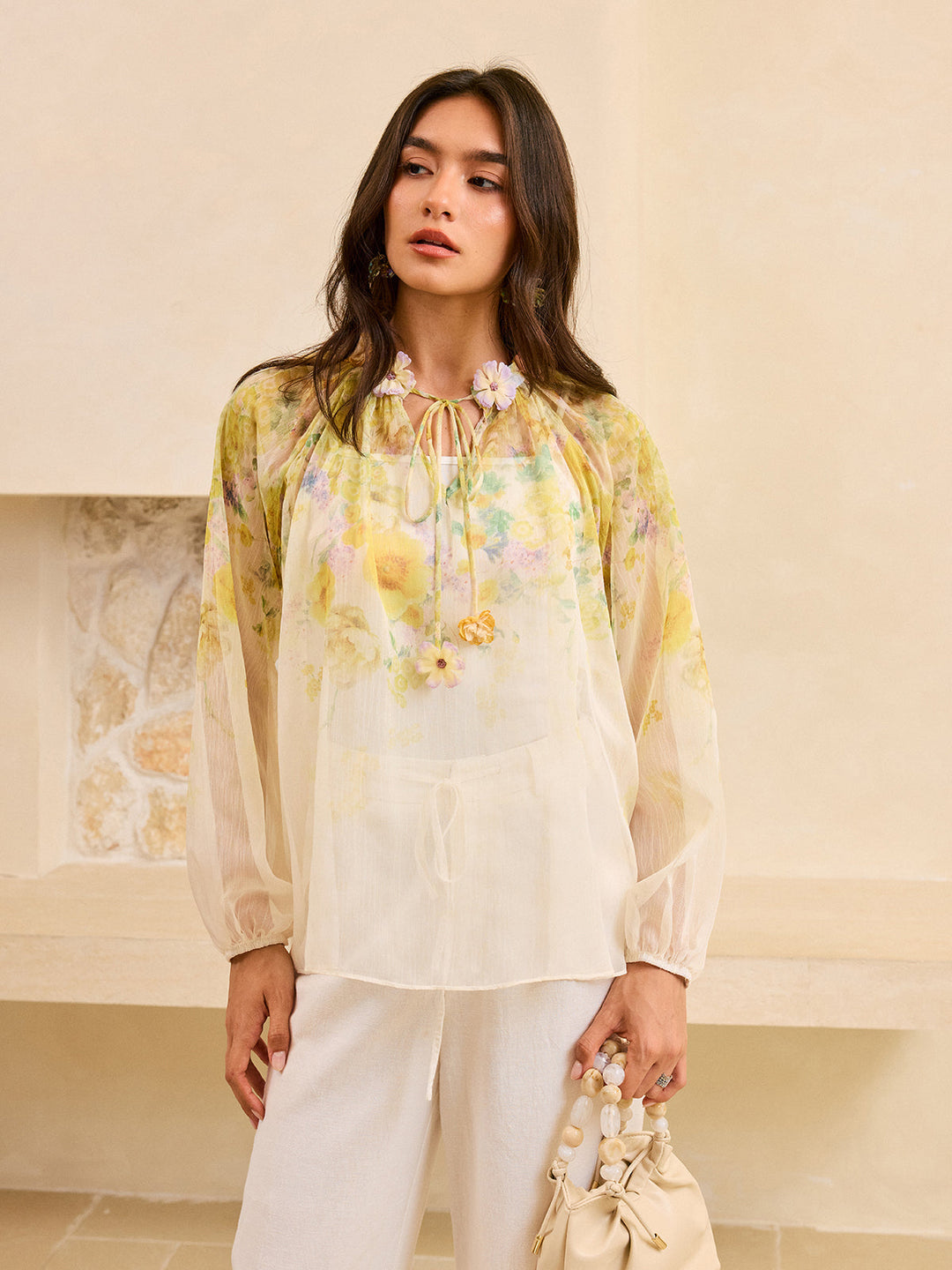 Yarı Şeffaf Çiçek Detaylı Bluz