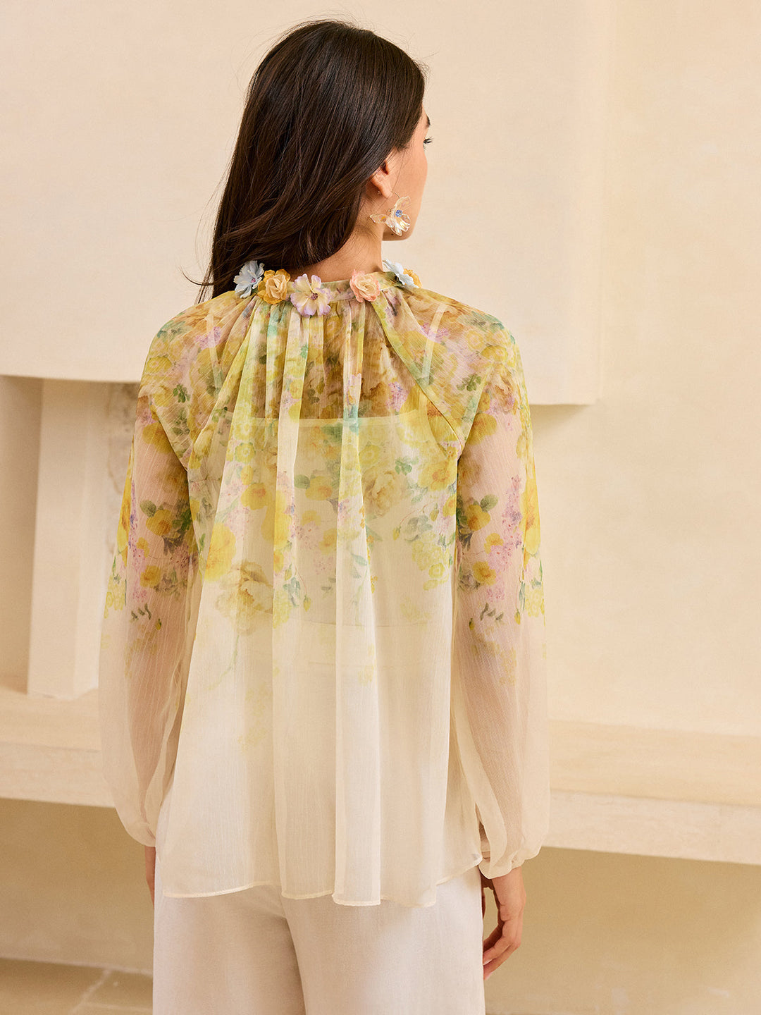 Yarı Şeffaf Çiçek Detaylı Bluz