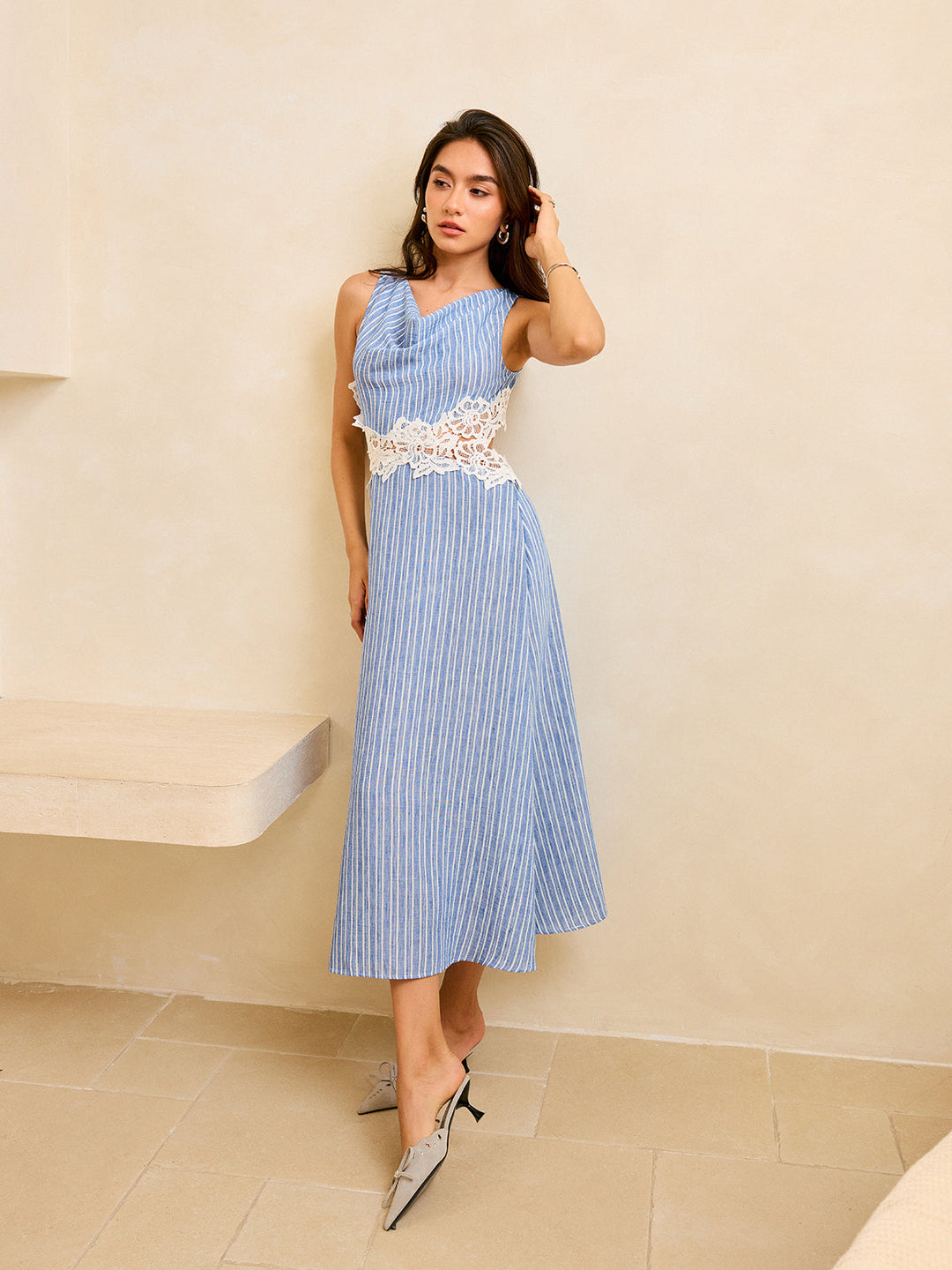 Dantel Detaylı Çizgili Açık Sırtlı Elbise