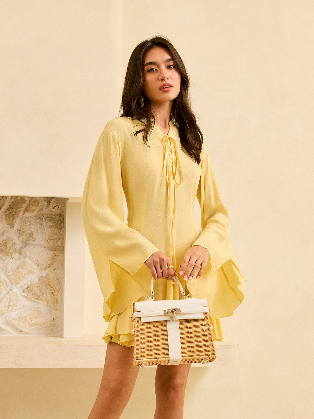 Önü Bağcıklı Kloş Kollu Elbise