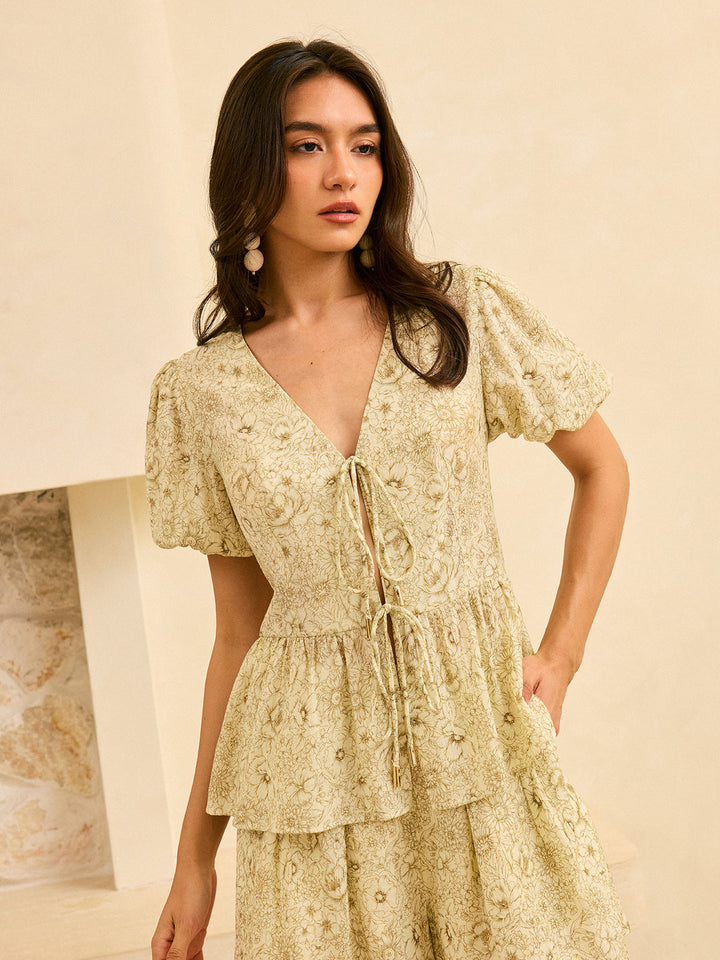 Çiçek Desenli Puf Kollu Peplum Önden Bağcıklı Bluz