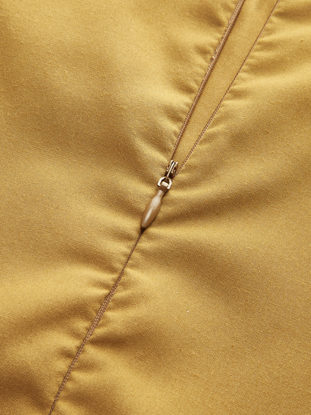 Yan İşlemeli Kolsuz Elbise