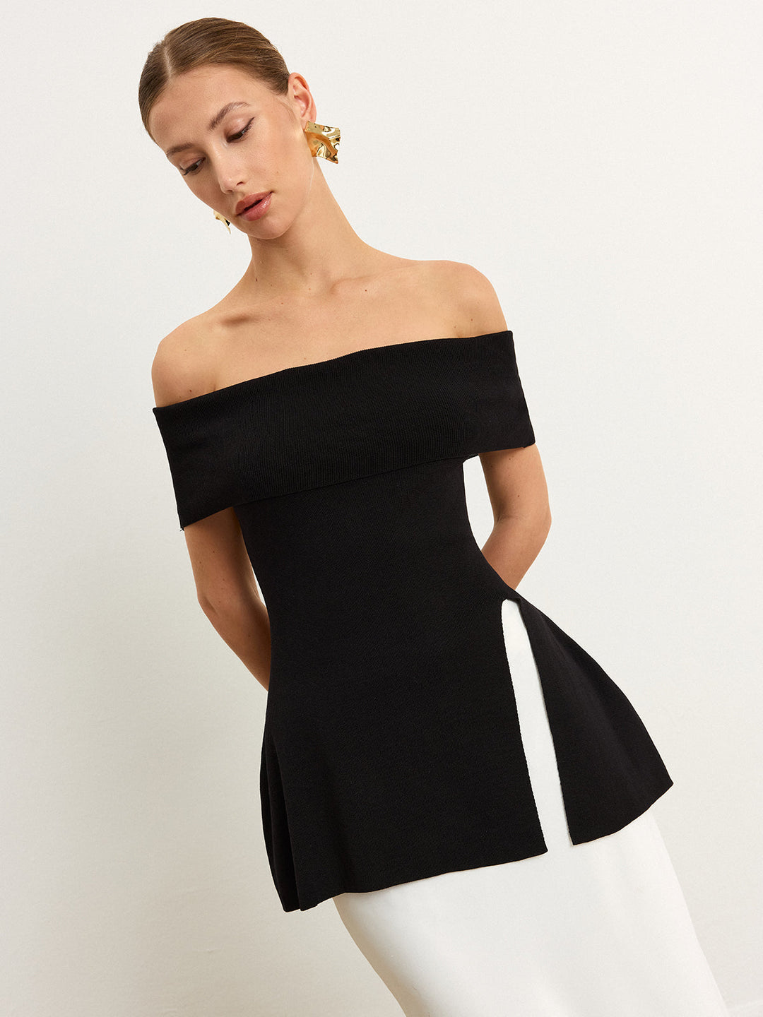 Omuzları Açık Yırtmaçlı Örgü Üst