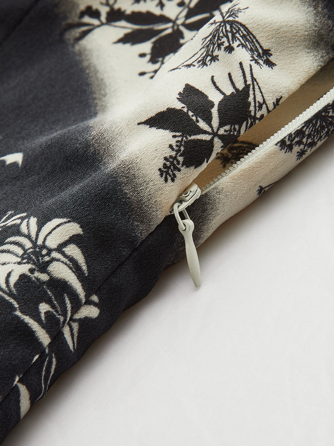 Çiçekli Çizgili Çapraz Sırtlı Uzun Elbise