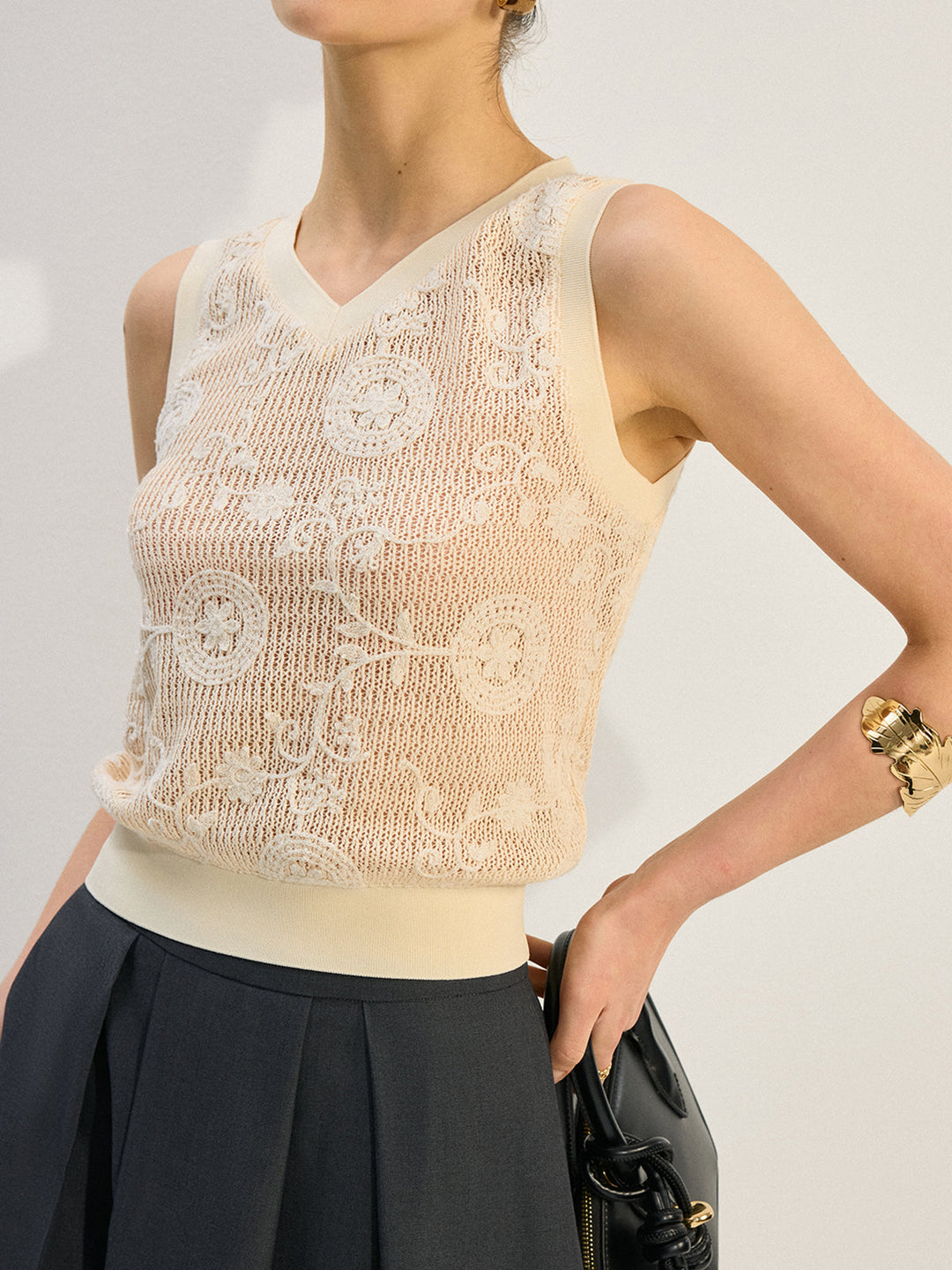 Yarı Şeffaf Yivli V Yaka Örgü Yelek