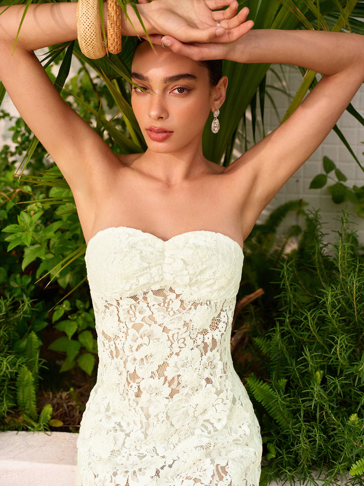 Şeffaf Jakarlı Çiçekli Dantel Panel Straplez Elbise