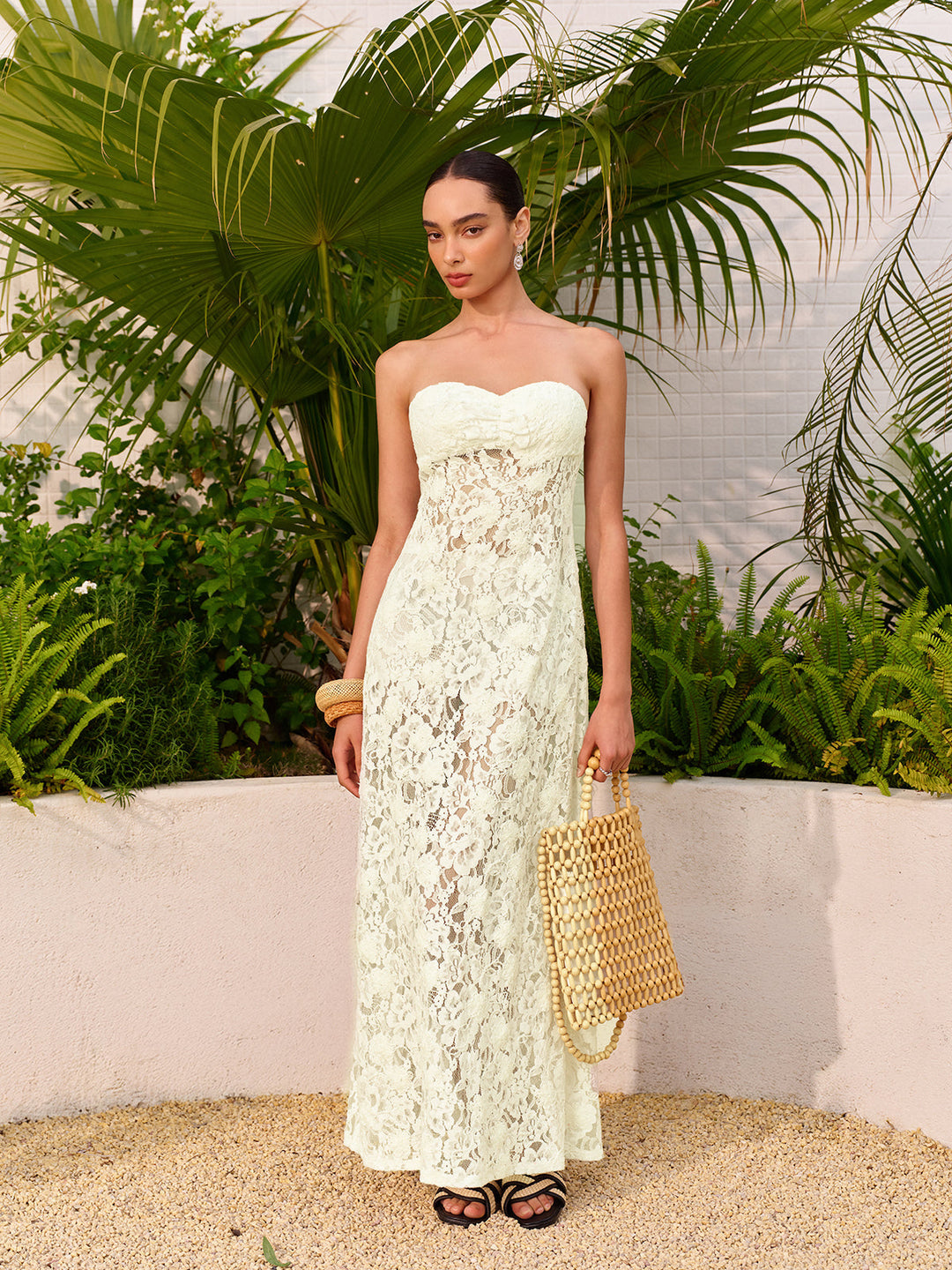 Şeffaf Jakarlı Çiçekli Dantel Panel Straplez Elbise