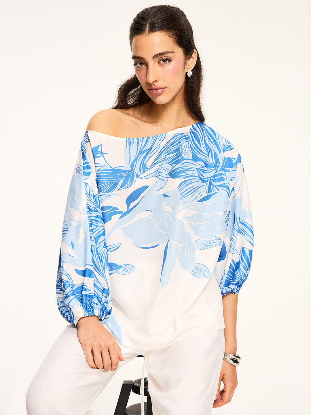 Omuzları Açık Çiçek Desenli Bluz