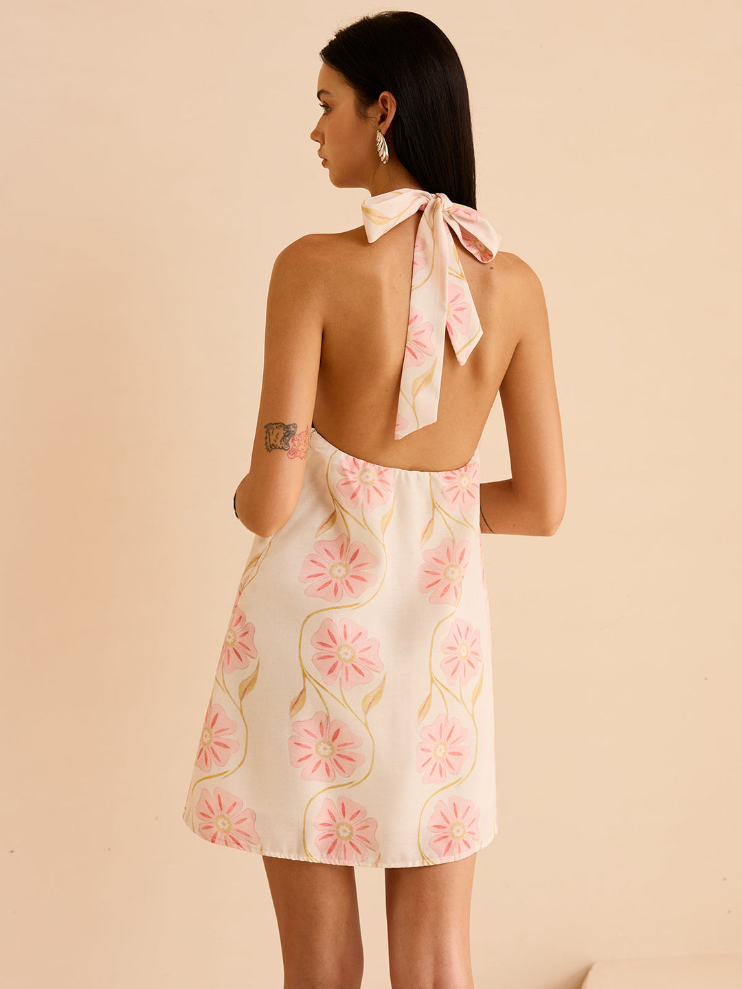 Halter Yaka Çiçek Desenli Kısa Elbise